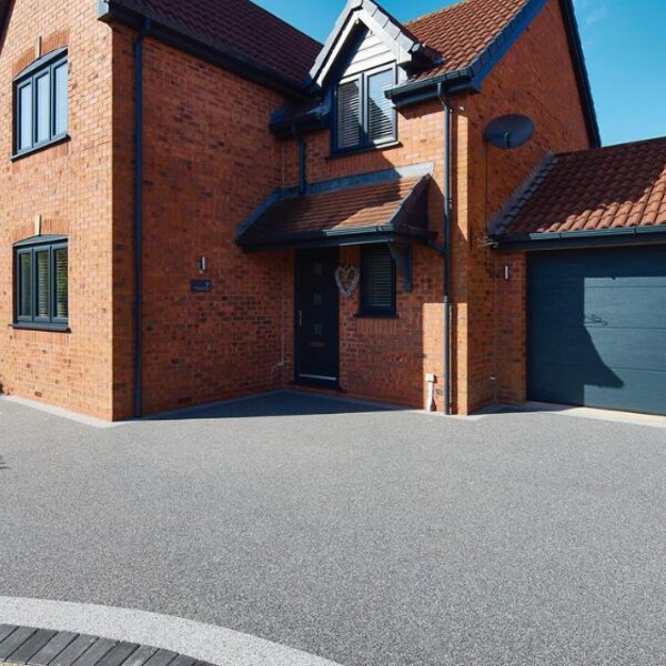 Autostāvieta, akmens paklājs, akmens segums, bruģis